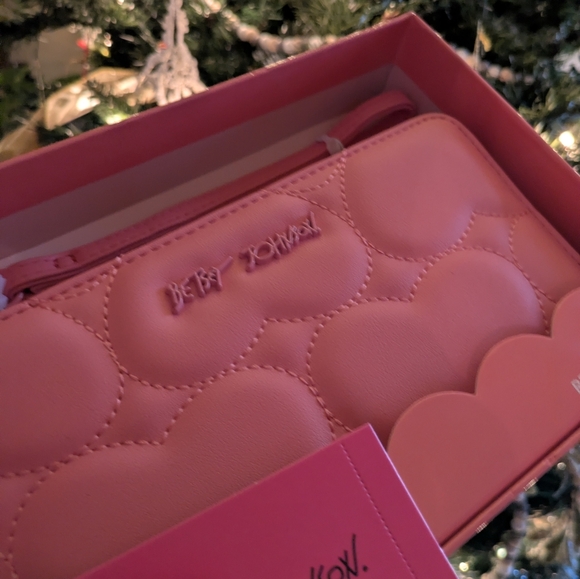 Betsey Johnson Bubblegum Pink Stitched Hearts Wristlet Wallet - Picture 3 of 5